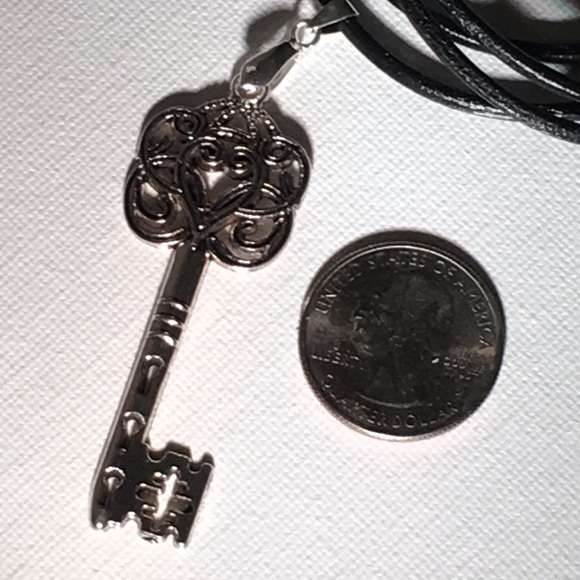 🗝Silver Key, Leather Wrap Choker🗝 - Picture 3 of 4